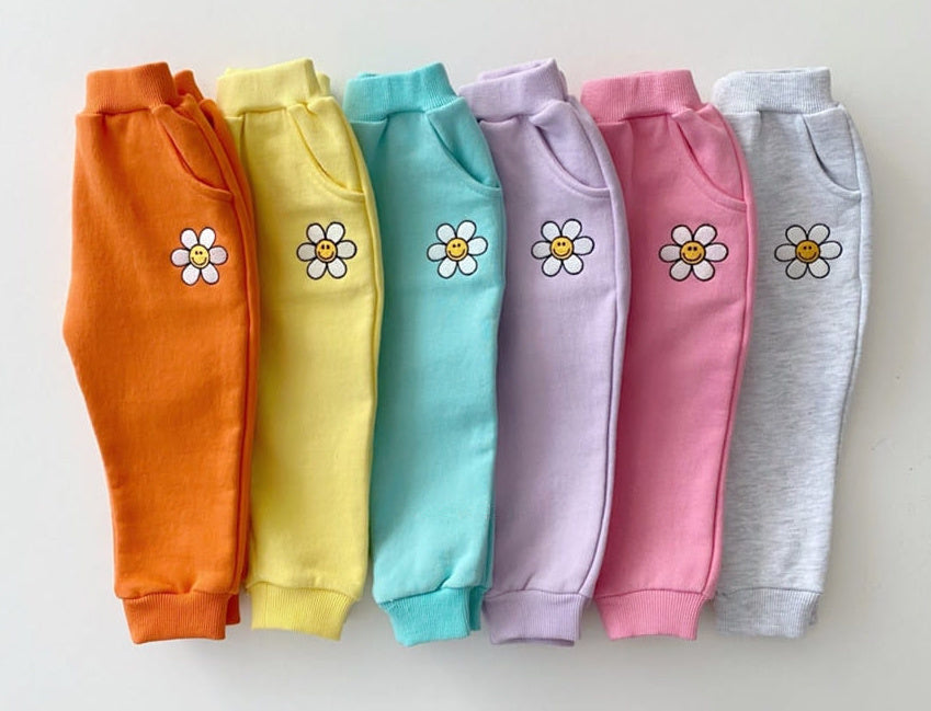 Smiley Daisy Sweatsuit in Pink
