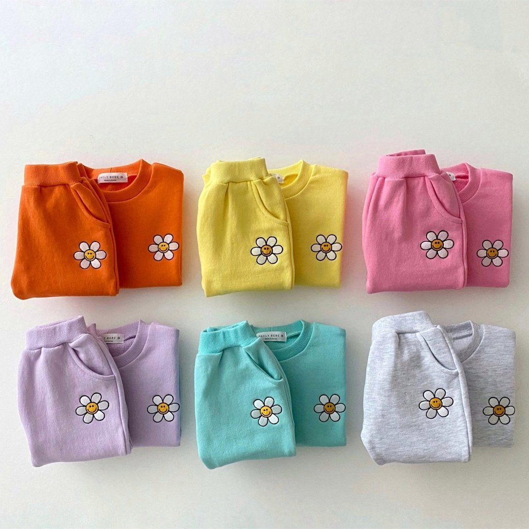 Smiley Daisy Sweatsuit in Yellow