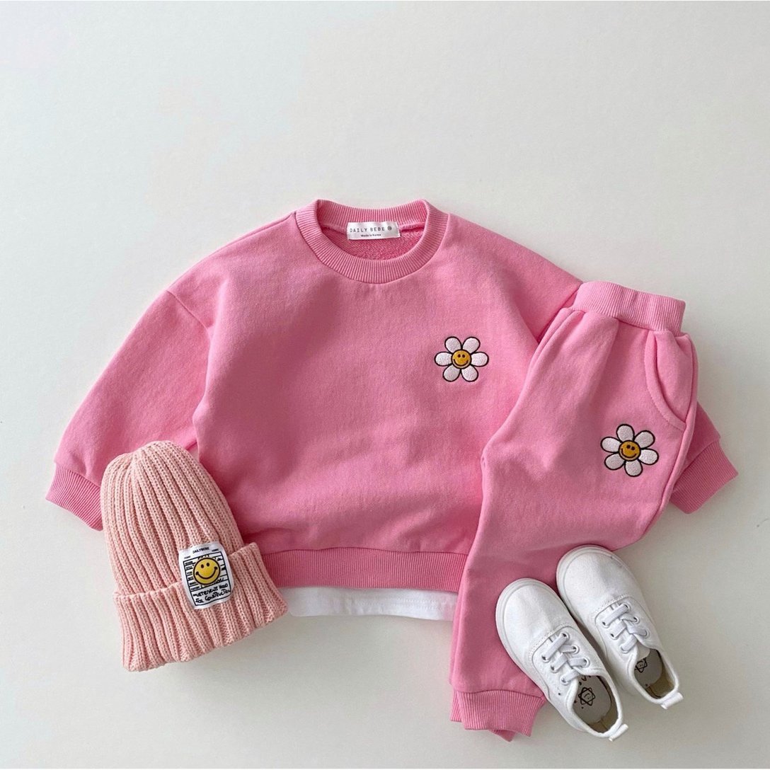 Smiley Daisy Sweatsuit in Pink
